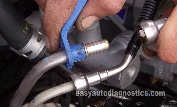 Using A Quick Disconnect Tool To Disconnect A Fuel Line